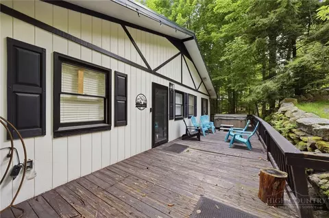 Exterior - 151 Pond Creek Rd, Beech Mountain, NC 28604 photo 2 of 12