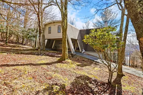 Exterior - 207 Pinnacle Ridge Rd, Beech Mountain, NC 28604 photo 8 of 10