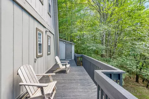 Exterior - 207 Pinnacle Ridge Rd, Beech Mountain, NC 28604 photo 3 of 10