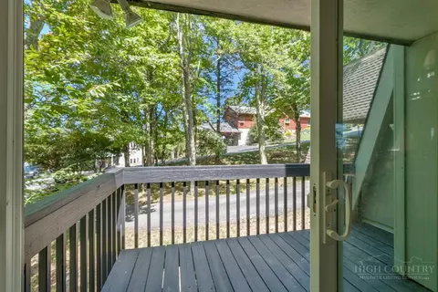 Exterior - 207 Pinnacle Ridge Rd, Beech Mountain, NC 28604 photo 2 of 10