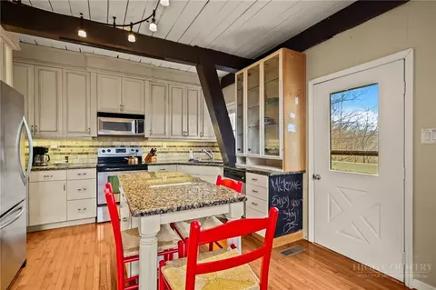 Kitchen - 207 Pinnacle Ridge Rd, Beech Mountain, NC 28604 photo 2 of 5