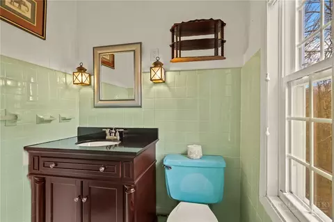 Bath - 207 Pinnacle Ridge Rd, Beech Mountain, NC 28604 photo 5 of 6