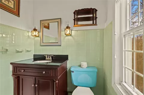 Bath - 207 Pinnacle Ridge Rd, Beech Mountain, NC 28604 photo 5 of 6