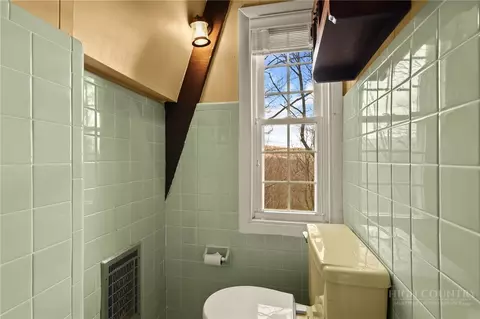 Bath - 207 Pinnacle Ridge Rd, Beech Mountain, NC 28604 photo 4 of 6