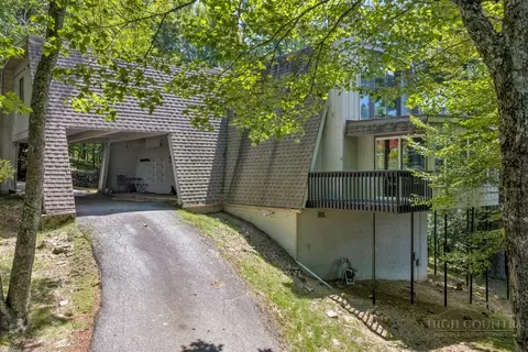 Exterior - 207 Pinnacle Ridge Rd, Beech Mountain, NC 28604 photo 9 of 10