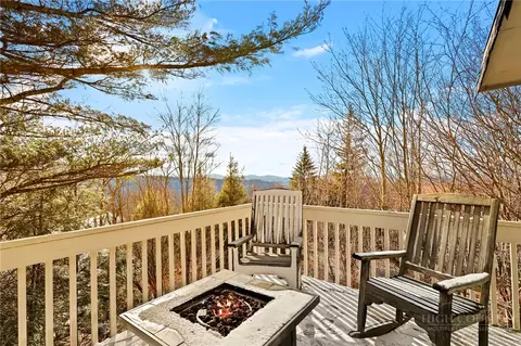 Exterior - 207 Pinnacle Ridge Rd, Beech Mountain, NC 28604 photo 5 of 10