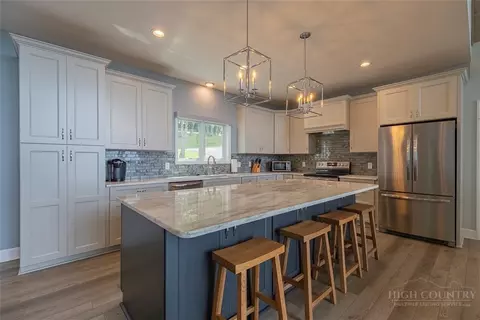 463 Ridge Rd, Roaring Gap, NC 28668 photo 9