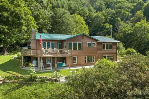 1013 Perry Rd, West Jefferson, NC 28694
