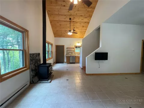 Living - 185 Harper Trl, Boone, NC 28607 photo 2 of 4