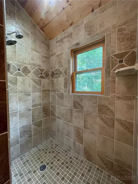 Bath - 185 Harper Trl, Boone, NC 28607 photo 4 of 4