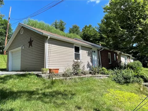 Exterior - 450 Jefferson Rd, Boone, NC 28607 photo 2 of 4