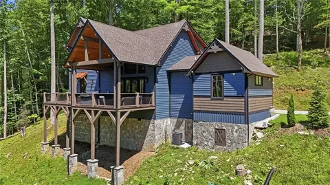 780 Woodland Hills Dr, Elk Park, NC 28622