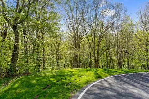 311 Dam Trl, Linville, NC 28646