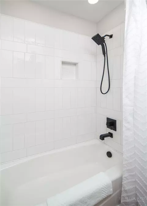 Bath - 159 Silverbell Trl, Boone, NC 28607 photo 6 of 9