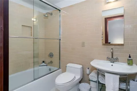 Bath - 877 Hickory, Boone, NC 28607 photo 4 of 5