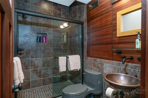 Bath - 877 Hickory, Boone, NC 28607 photo 5 of 5