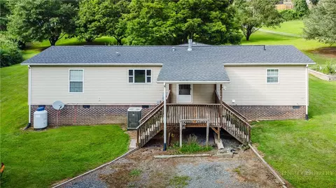 Exterior - 150 Grizzly Ln, Boone, NC 28607 photo 4 of 8