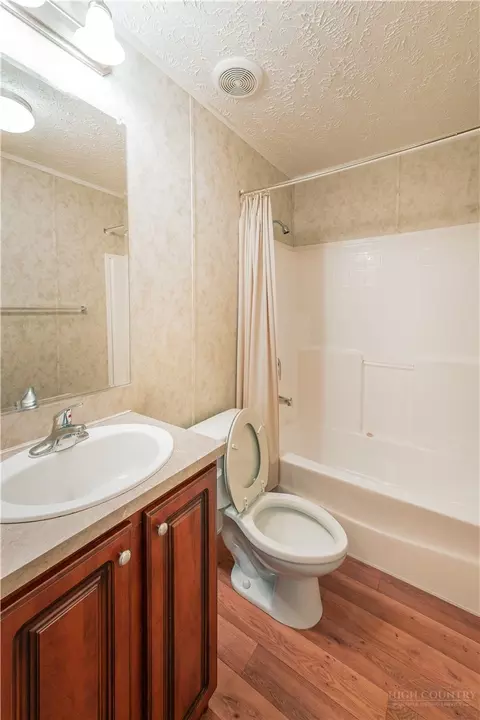 Bath - 150 Grizzly Ln, Boone, NC 28607 photo 2 of 3