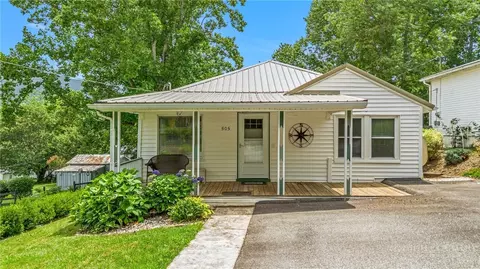 505 Oak Ave, West Jefferson, NC 28694