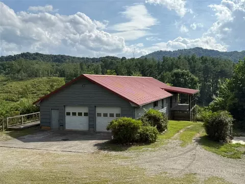 735 Weaver Ford Rd, Grassy Creek, NC 28631