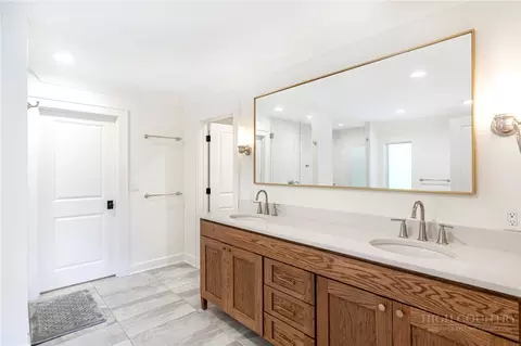 Bath - 110 Westbrook Dr, Boone, NC 28607 photo 2 of 10