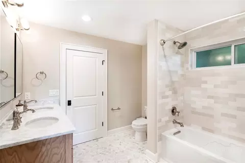 Bath - 110 Westbrook Dr, Boone, NC 28607 photo 6 of 10