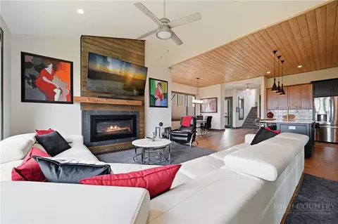 Living - 289 Calico Ct, Boone, NC 28607 photo 2 of 2