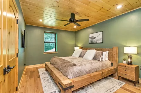 Bedroom - 1501 Beech Mountain Pkwy, Banner Elk, NC 28604 photo 7 of 8