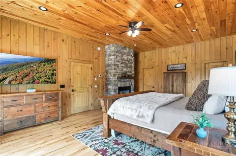 Bedroom - 1501 Beech Mountain Pkwy, Banner Elk, NC 28604 photo 2 of 8