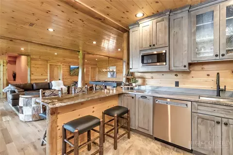 Kitchen - 1501 Beech Mountain Pkwy, Banner Elk, NC 28604 photo 10 of 10