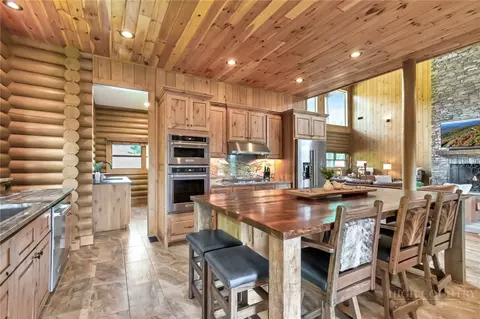 Kitchen - 1501 Beech Mountain Pkwy, Banner Elk, NC 28604 photo 2 of 10