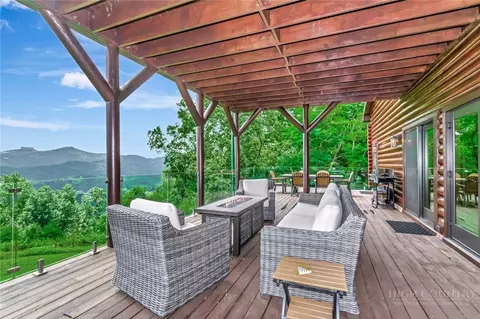 Exterior - 1501 Beech Mountain Pkwy, Banner Elk, NC 28604 photo 5 of 8