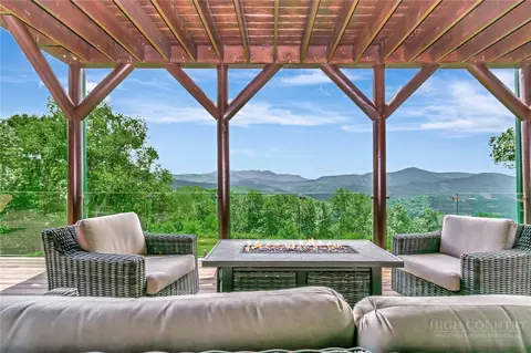 Exterior - 1501 Beech Mountain Pkwy, Banner Elk, NC 28604 photo 4 of 8