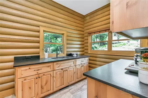 Kitchen - 1501 Beech Mountain Pkwy, Banner Elk, NC 28604 photo 8 of 10