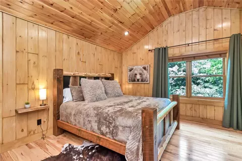 Bedroom - 1501 Beech Mountain Pkwy, Banner Elk, NC 28604 photo 4 of 8