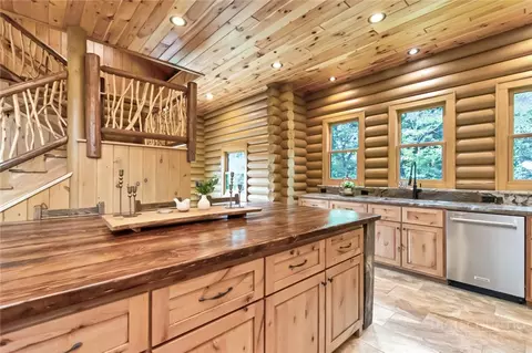 Kitchen - 1501 Beech Mountain Pkwy, Banner Elk, NC 28604 photo 7 of 10
