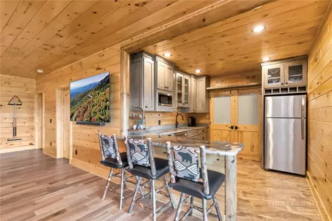 Kitchen - 1501 Beech Mountain Pkwy, Banner Elk, NC 28604 photo 9 of 10