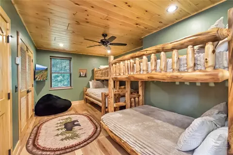 Bedroom - 1501 Beech Mountain Pkwy, Banner Elk, NC 28604 photo 6 of 8