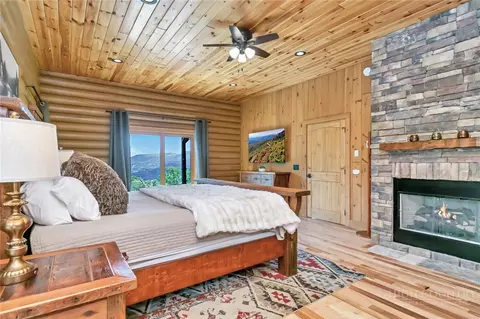 Bedroom - 1501 Beech Mountain Pkwy, Banner Elk, NC 28604 photo 3 of 8