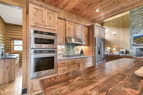 Kitchen - 1501 Beech Mountain Pkwy, Banner Elk, NC 28604 photo 4 of 10