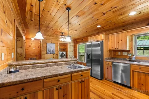 Kitchen - 2717 Meat Camp Rd, Boone, NC 28607 photo 4 of 4