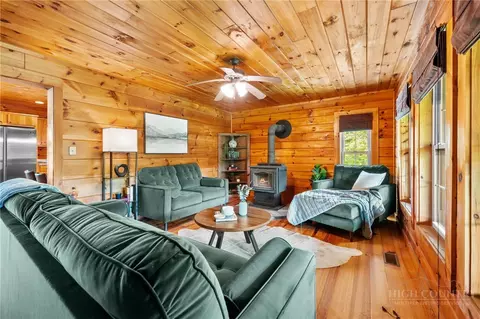 Living - 2717 Meat Camp Rd, Boone, NC 28607 photo 2 of 5