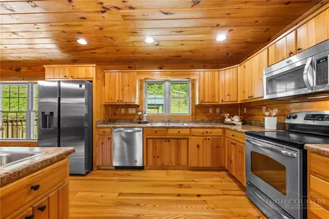 Kitchen - 2717 Meat Camp Rd, Boone, NC 28607 photo 3 of 4