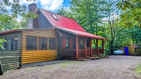 219 Ravenwood Dr, West Jefferson, NC 28694