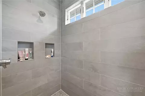 Bath - 193 Marigold Rd, Boone, NC 28607 photo 3 of 4