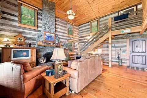 Living - 333 Tomahawk Dr, Todd, NC 28684 photo 3 of 8