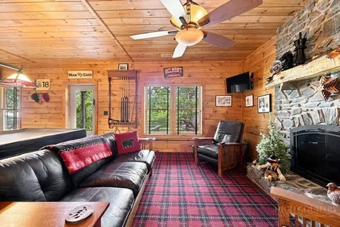 Living - 333 Tomahawk Dr, Todd, NC 28684 photo 6 of 8