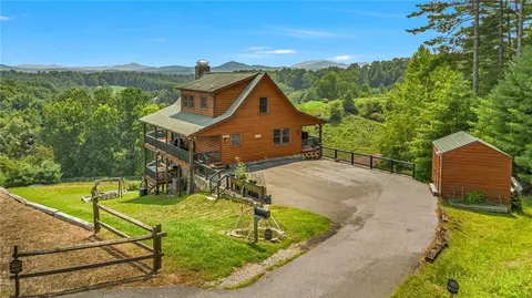 139 Thunder Rd, Piney Creek, NC 28663