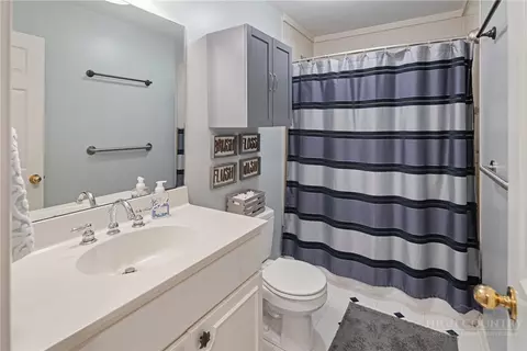 Bath - 403 Blairmont Dr, Boone, NC 28607 photo 2 of 3