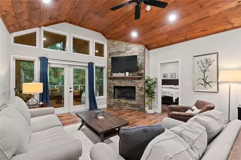 Living - 164 Lindale Rdg #2, Boone, NC 28607 photo 3 of 5